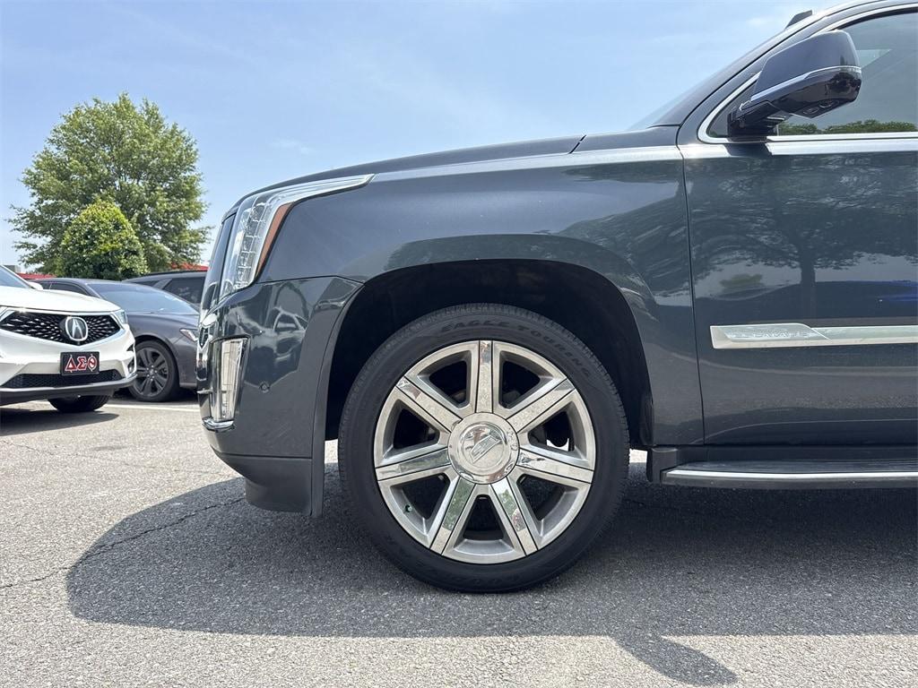 used 2020 Cadillac Escalade ESV car, priced at $35,000