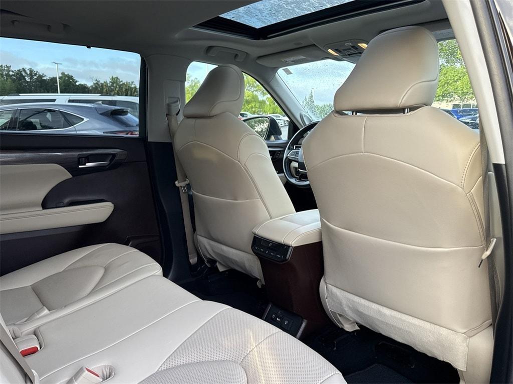 used 2020 Toyota Highlander car, priced at $27,000
