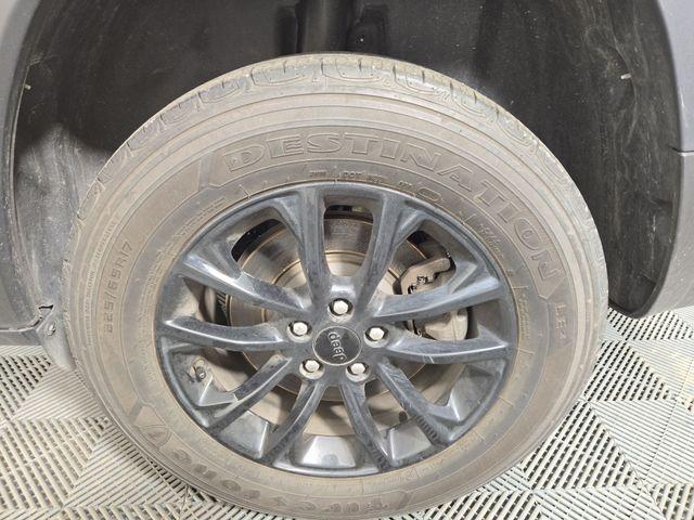 used 2023 Jeep Cherokee car, priced at $23,990