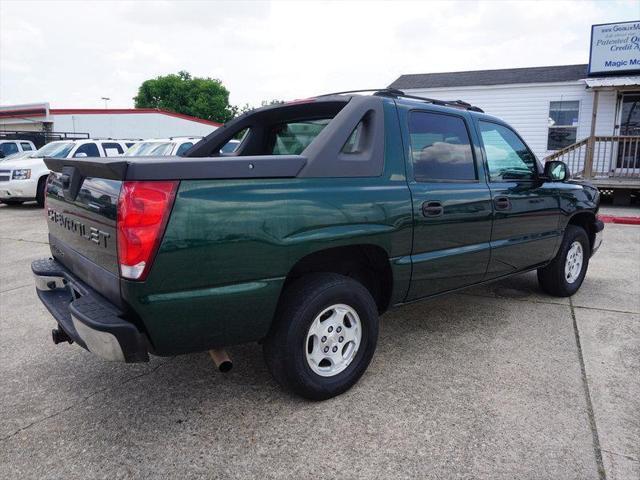 used 2004 Chevrolet Avalanche car, priced at $10,900