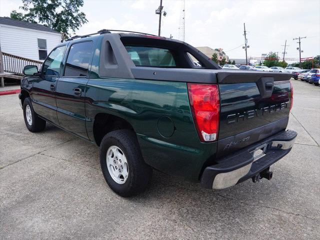 used 2004 Chevrolet Avalanche car, priced at $10,900