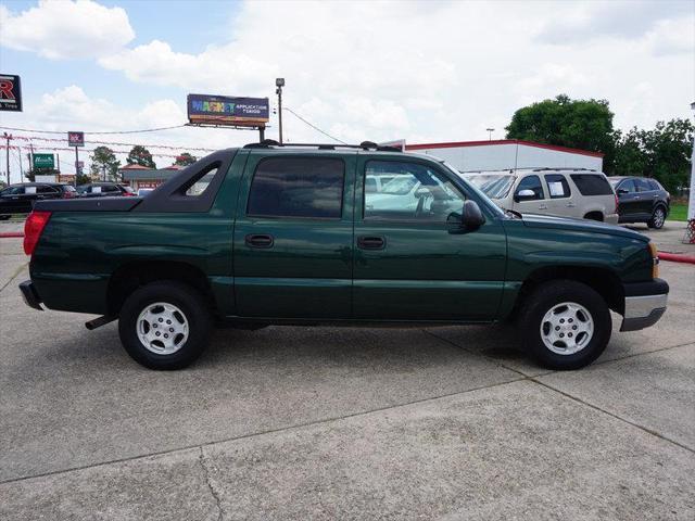 used 2004 Chevrolet Avalanche car, priced at $10,900