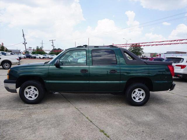 used 2004 Chevrolet Avalanche car, priced at $10,900