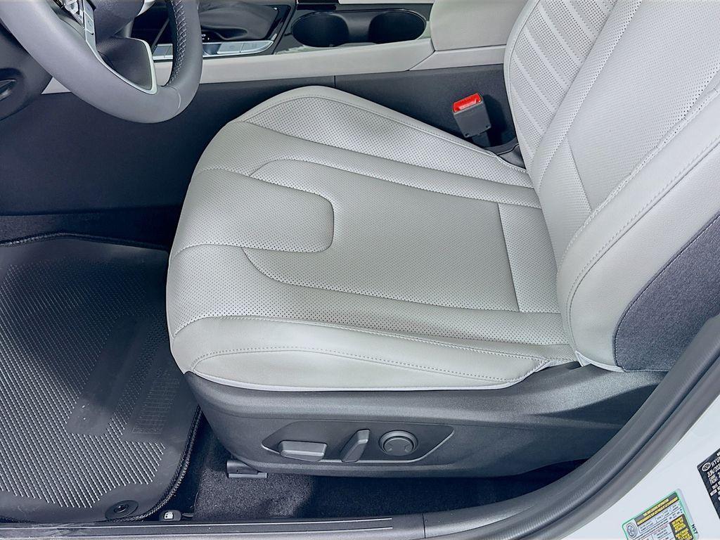 new 2025 Hyundai Elantra car, priced at $29,130