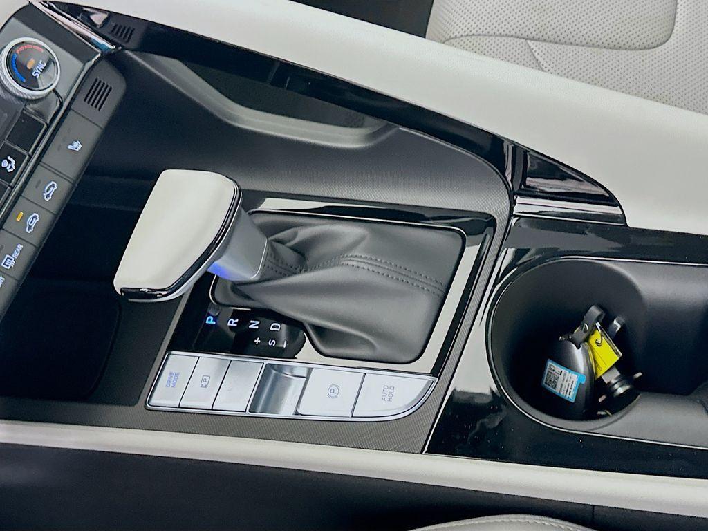 new 2025 Hyundai Elantra car, priced at $29,130
