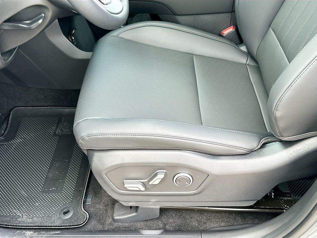 new 2025 Hyundai Santa Fe car, priced at $39,025