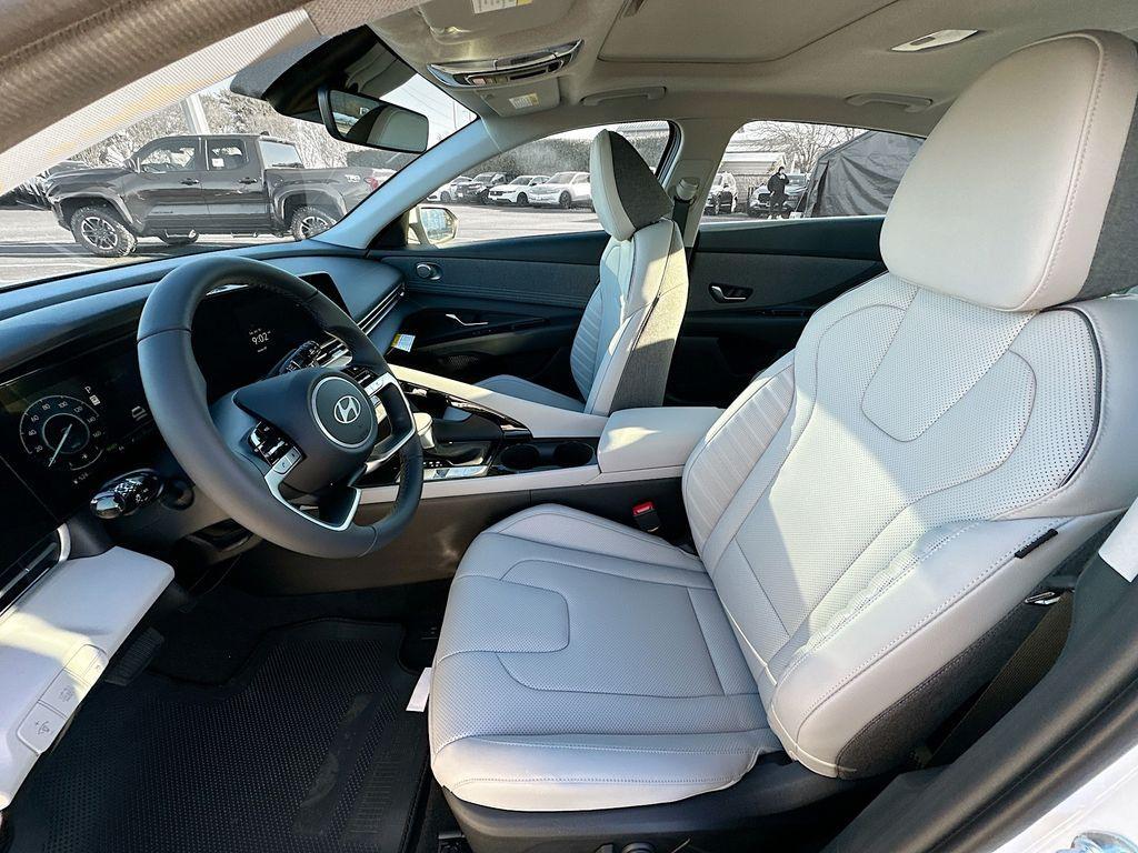 new 2025 Hyundai Elantra HEV car, priced at $31,585