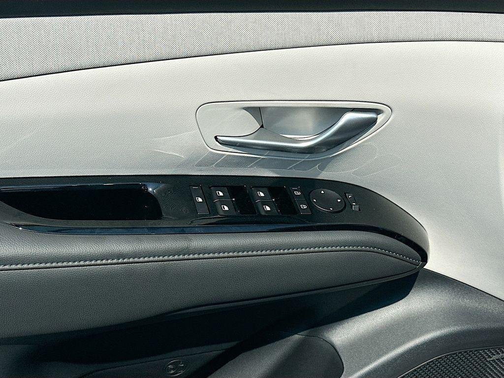 new 2025 Hyundai TUCSON Hybrid car, priced at $43,925