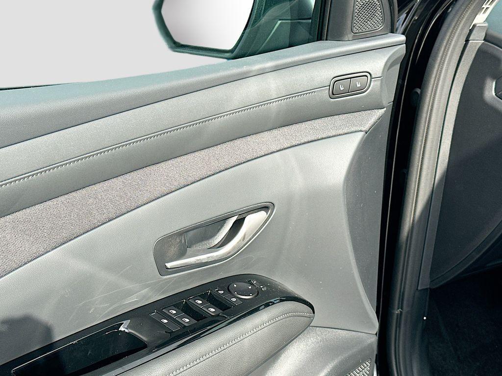new 2025 Hyundai TUCSON Hybrid car, priced at $43,425