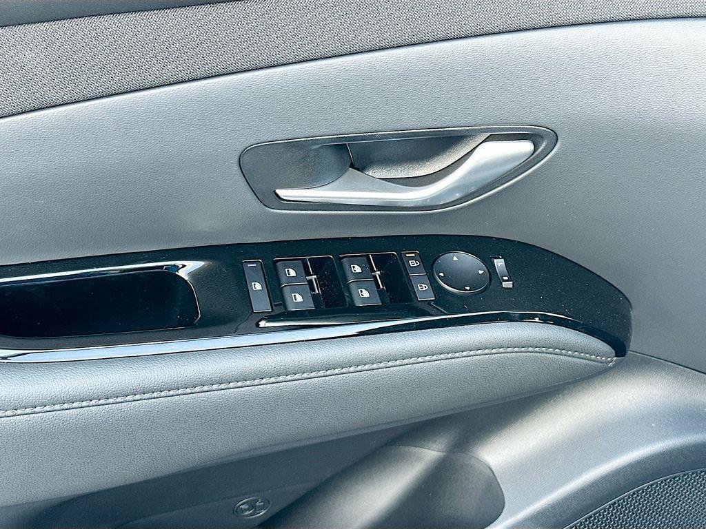 new 2025 Hyundai TUCSON Hybrid car, priced at $42,745