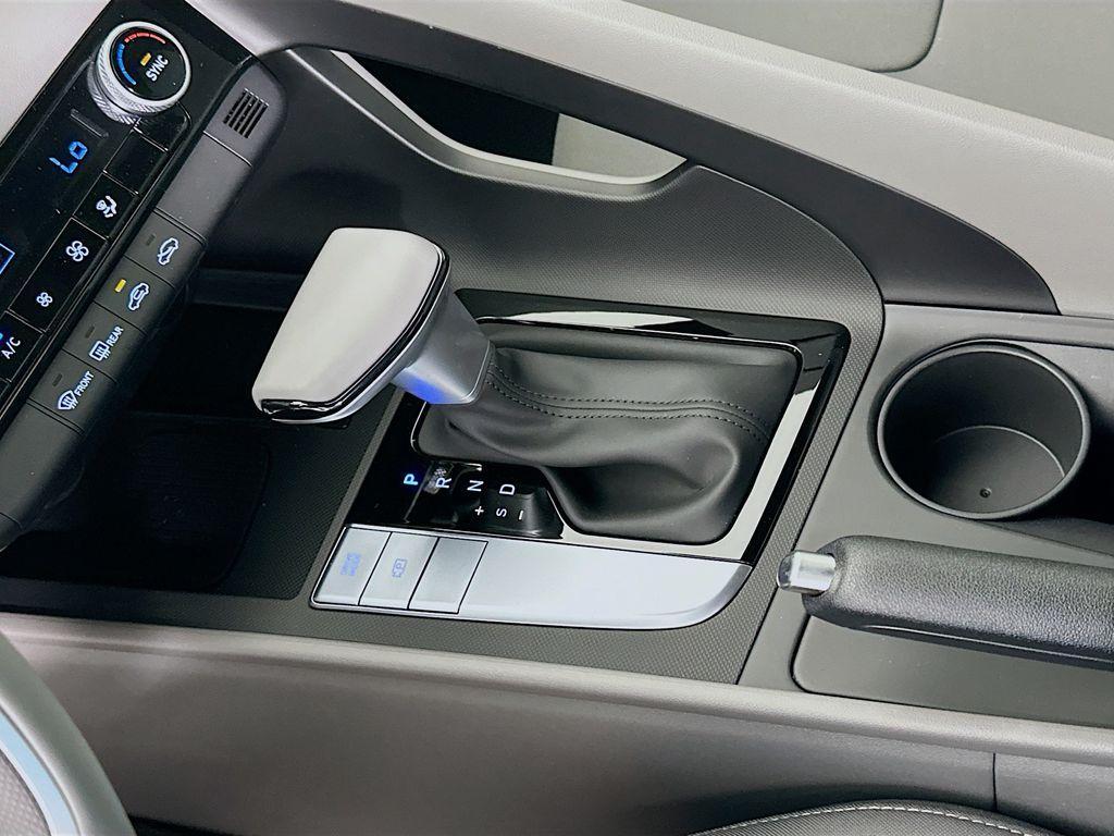 new 2025 Hyundai Elantra car, priced at $25,555