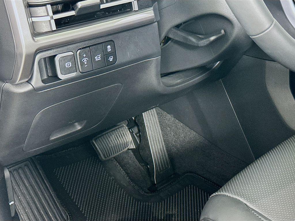 used 2025 Hyundai Santa Fe car, priced at $36,884