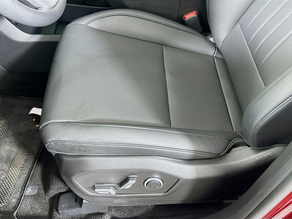 used 2025 Hyundai Santa Fe car, priced at $37,999