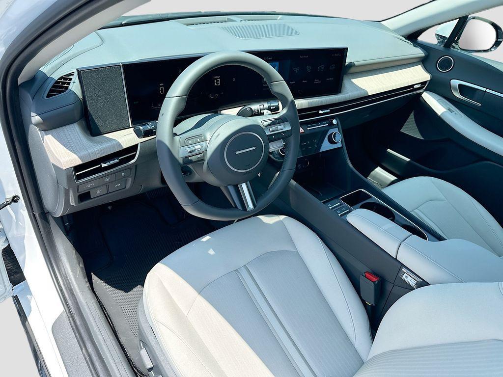 new 2025 Hyundai Sonata Hybrid car, priced at $33,580