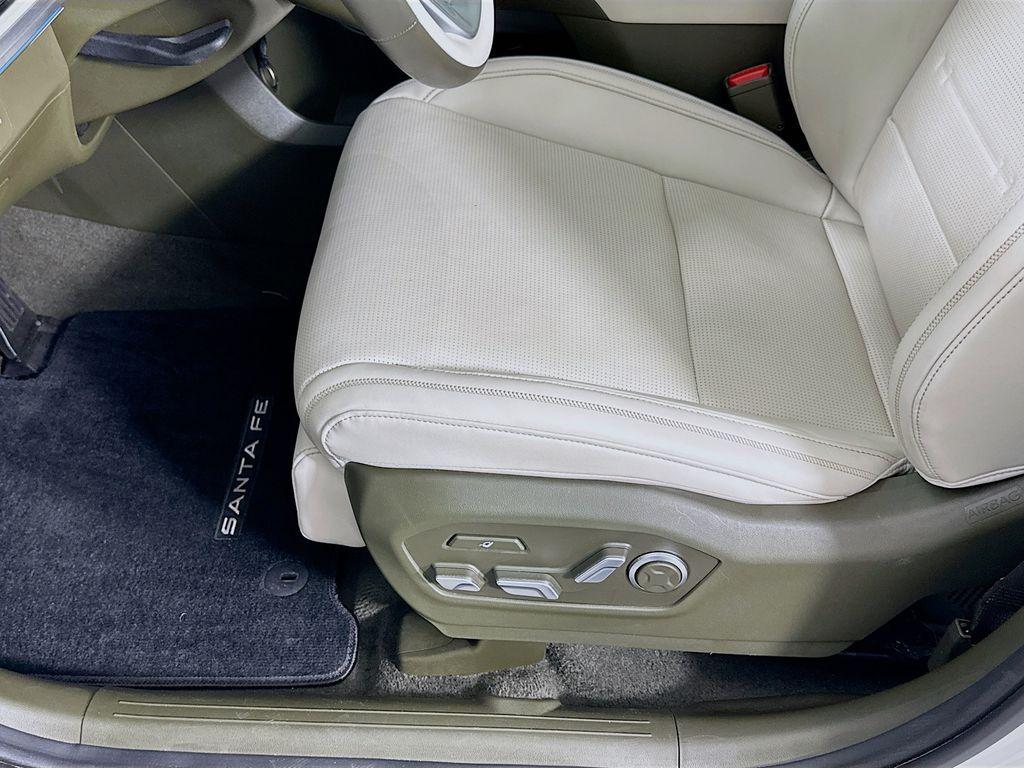 used 2025 Hyundai Santa Fe car, priced at $42,500