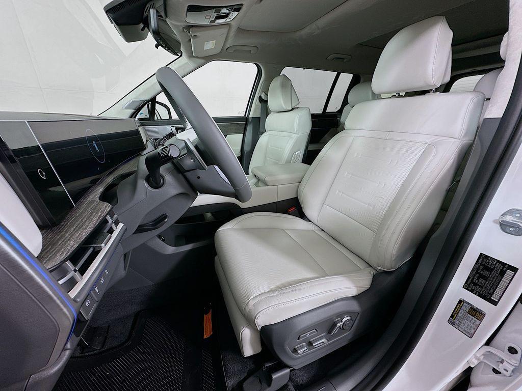 new 2025 Hyundai Santa Fe HEV car, priced at $49,895