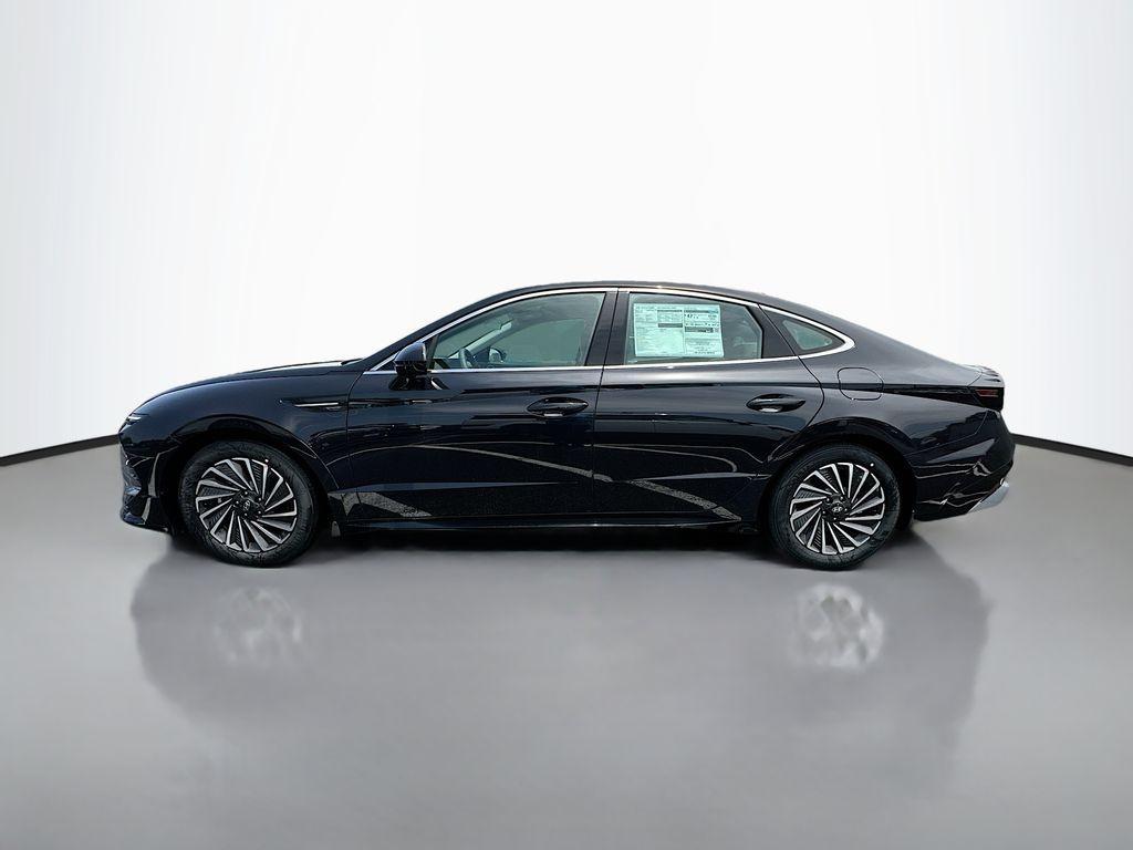 new 2025 Hyundai Sonata Hybrid car, priced at $33,025