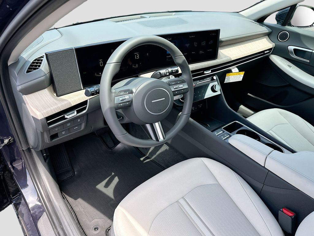 new 2025 Hyundai Sonata Hybrid car, priced at $33,025
