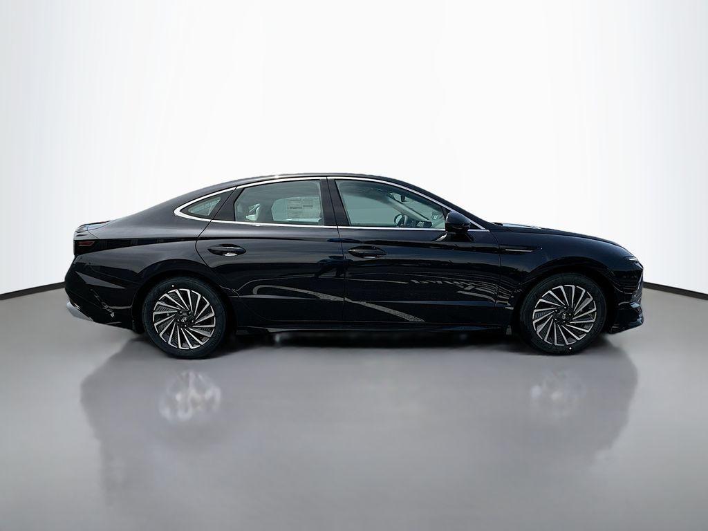 new 2025 Hyundai Sonata Hybrid car, priced at $33,025