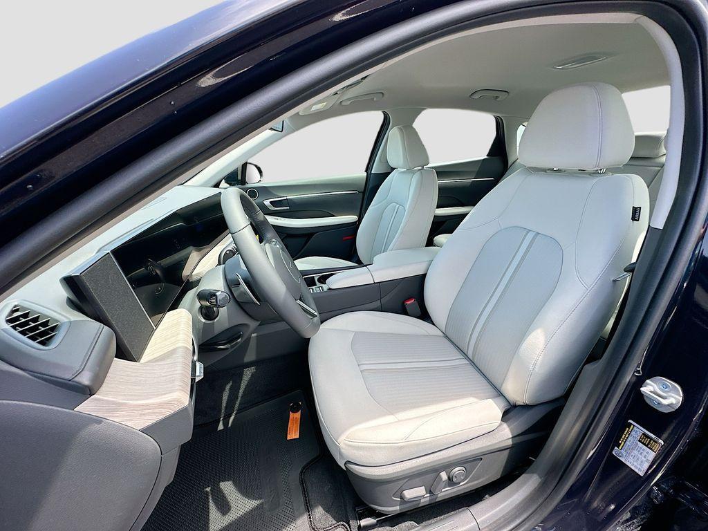 new 2025 Hyundai Sonata Hybrid car, priced at $33,025
