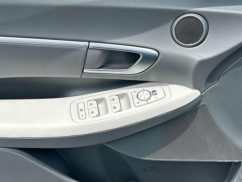 new 2025 Hyundai Sonata Hybrid car, priced at $33,025