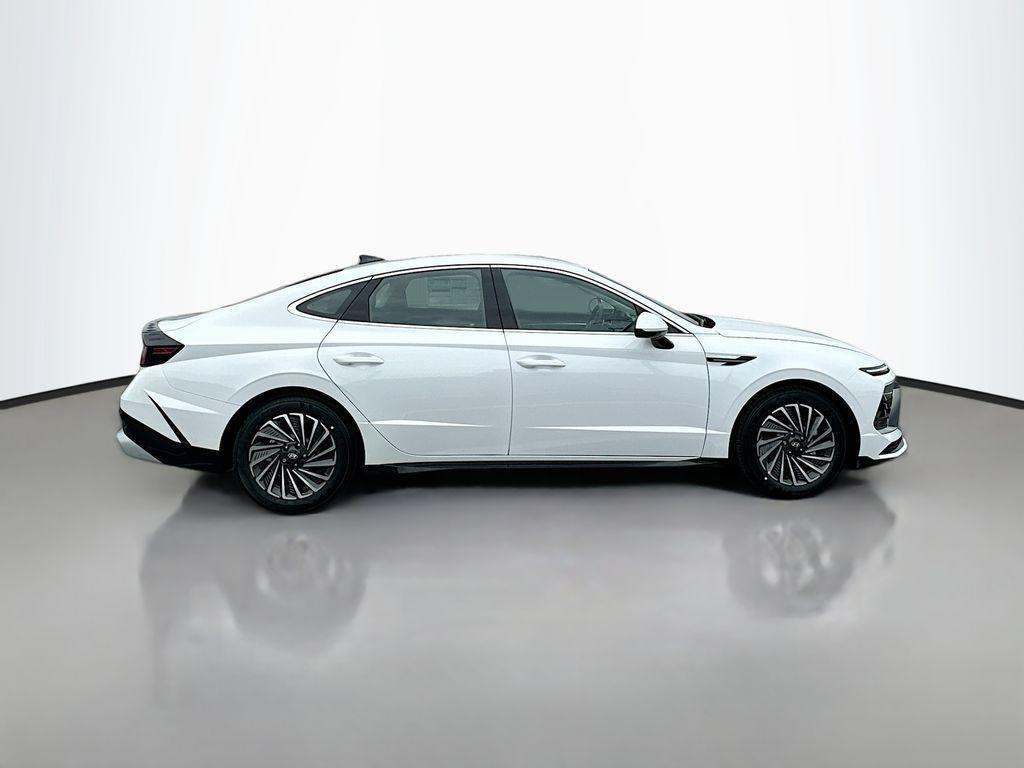 new 2025 Hyundai Sonata Hybrid car, priced at $33,723