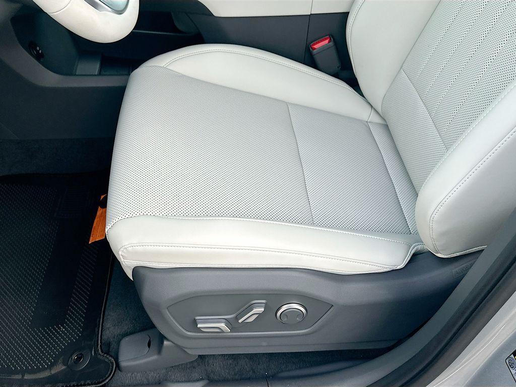 new 2025 Hyundai Santa Fe car, priced at $39,184