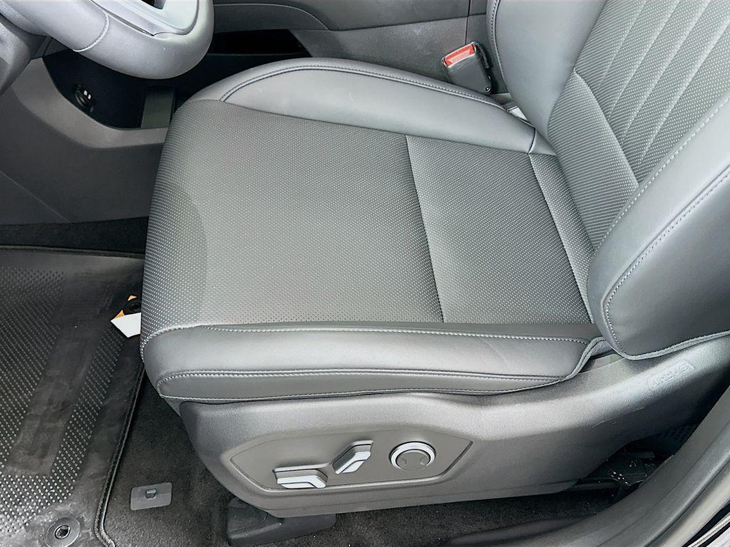 used 2025 Hyundai Santa Fe car, priced at $37,200