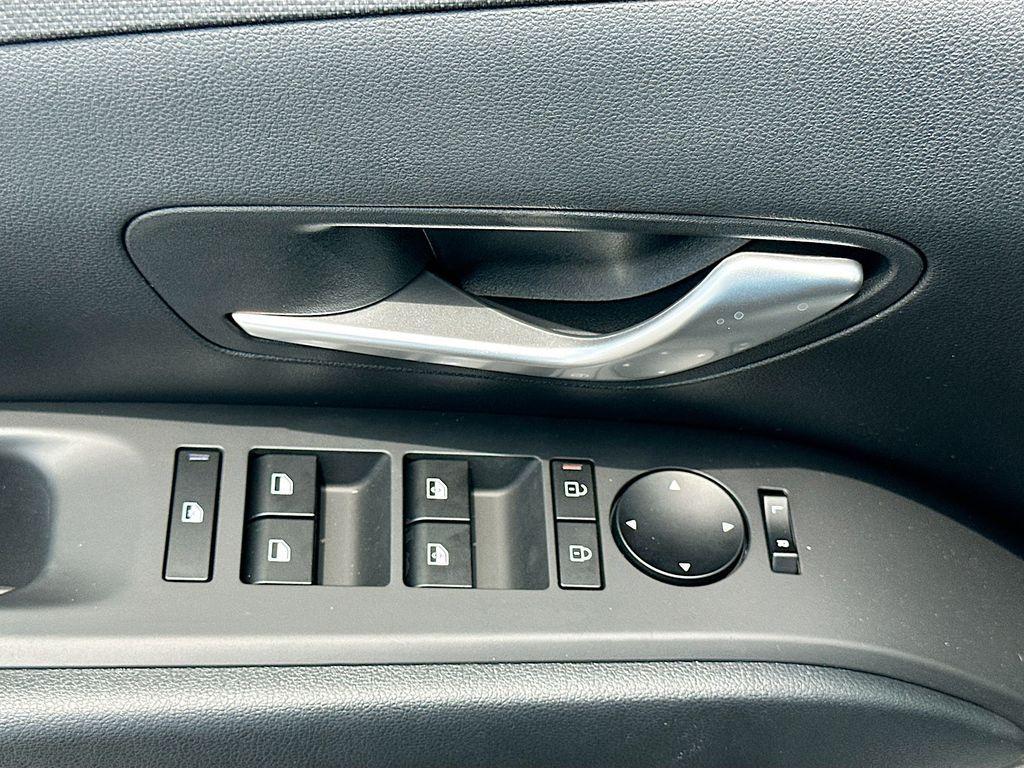 new 2025 Hyundai TUCSON Hybrid car, priced at $39,000