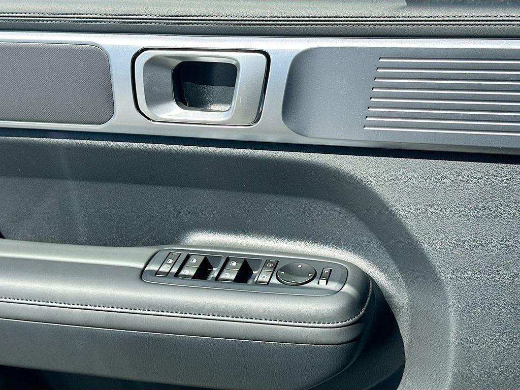 new 2025 Hyundai Santa Fe car, priced at $39,045