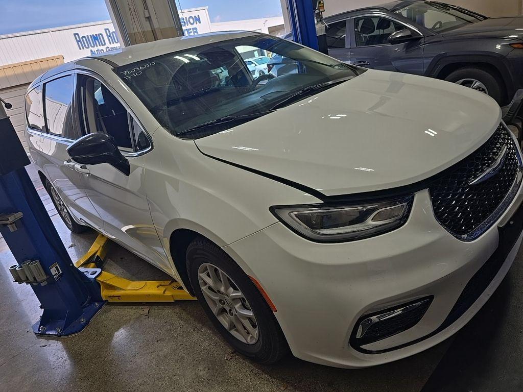 used 2024 Chrysler Pacifica car, priced at $29,410