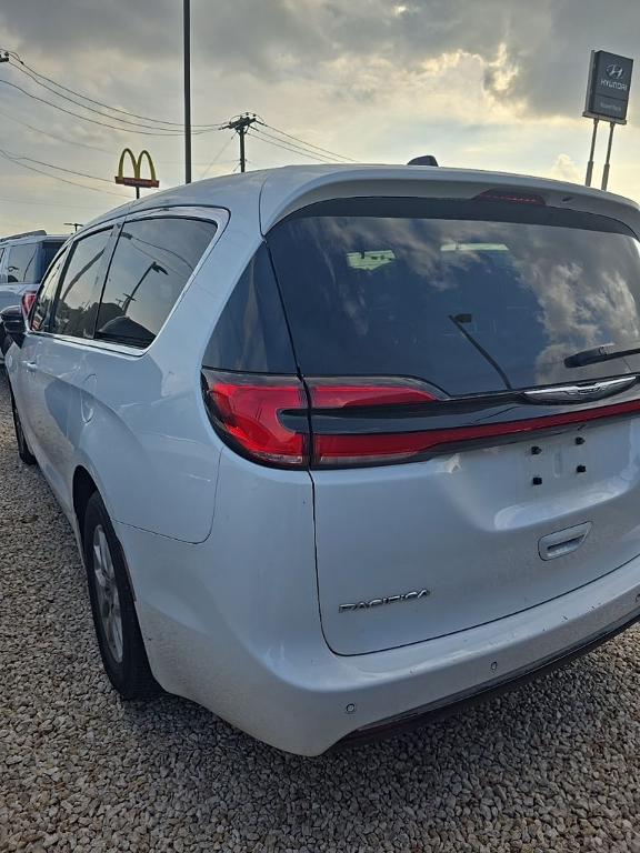 used 2024 Chrysler Pacifica car