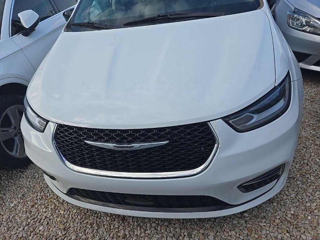 used 2024 Chrysler Pacifica car