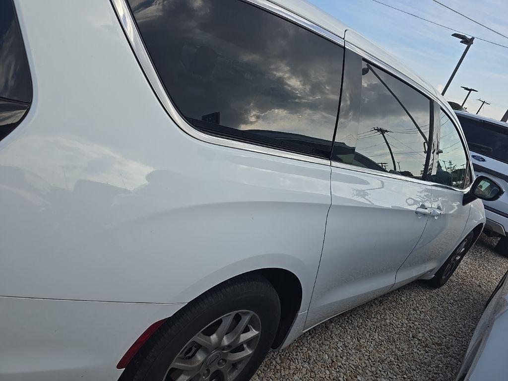 used 2024 Chrysler Pacifica car