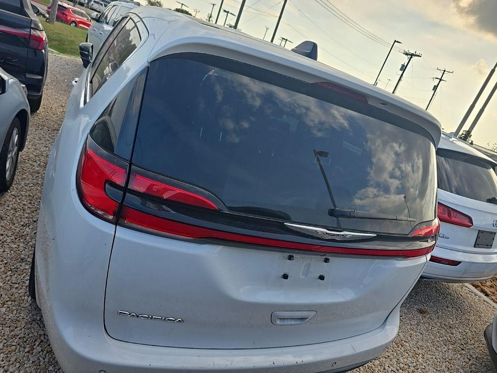 used 2024 Chrysler Pacifica car
