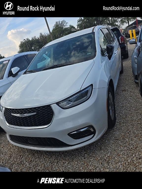 used 2024 Chrysler Pacifica car