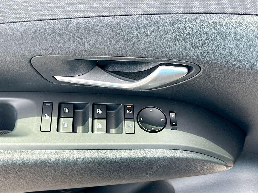 new 2025 Hyundai TUCSON Hybrid car, priced at $38,500
