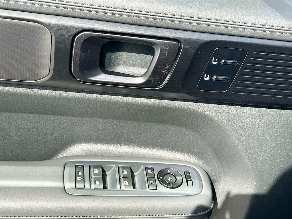 new 2025 Hyundai Santa Fe car, priced at $49,075
