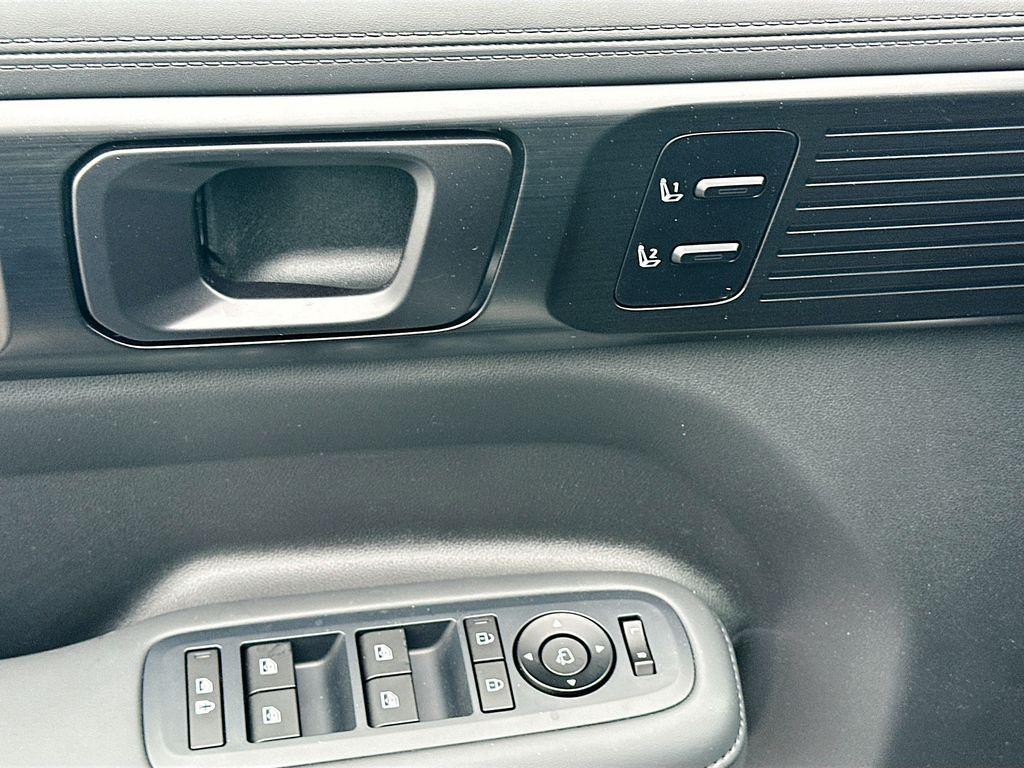 new 2025 Hyundai SANTA FE HEV car, priced at $50,205