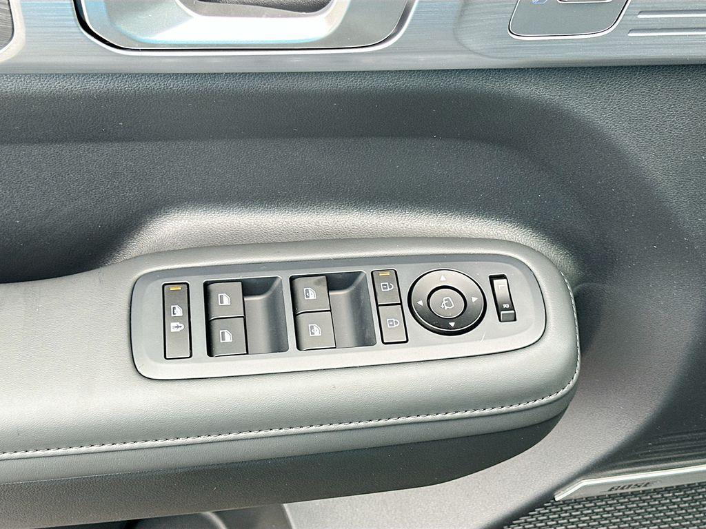 new 2025 Hyundai SANTA FE HEV car, priced at $47,000