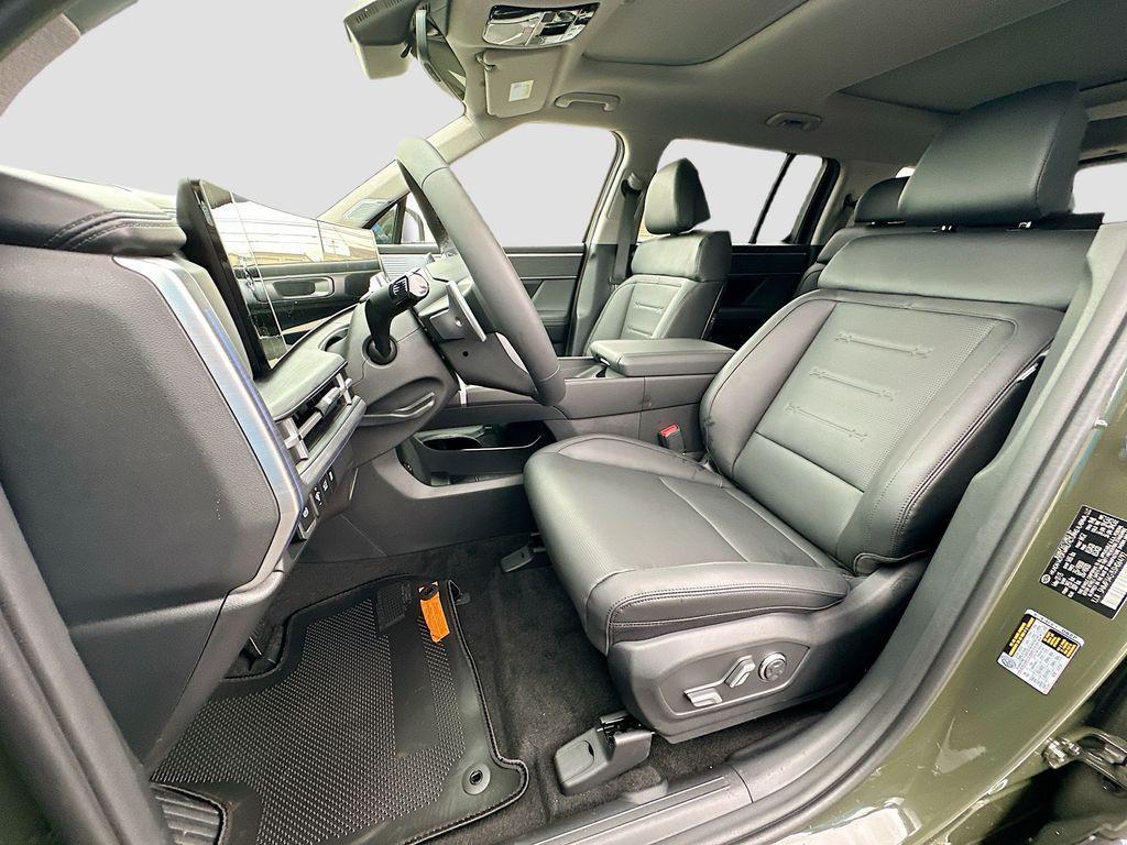 new 2025 Hyundai SANTA FE HEV car, priced at $47,000