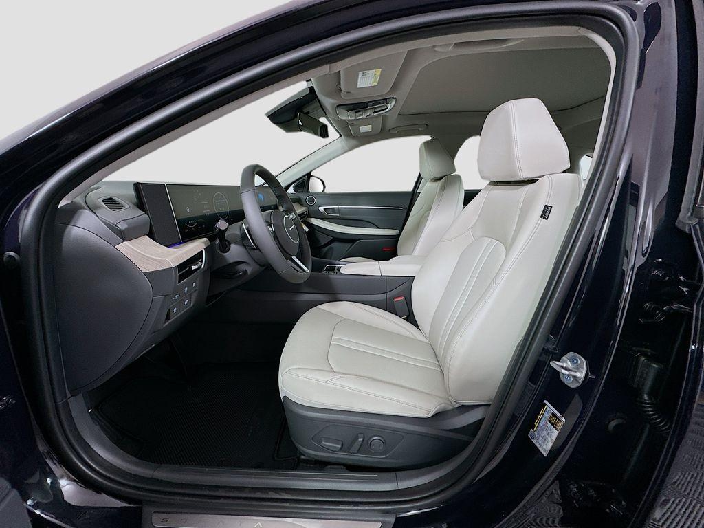 new 2025 Hyundai Sonata Hybrid car, priced at $39,500