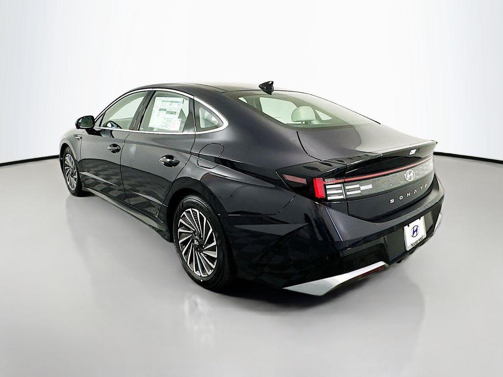 new 2025 Hyundai Sonata Hybrid car, priced at $39,500