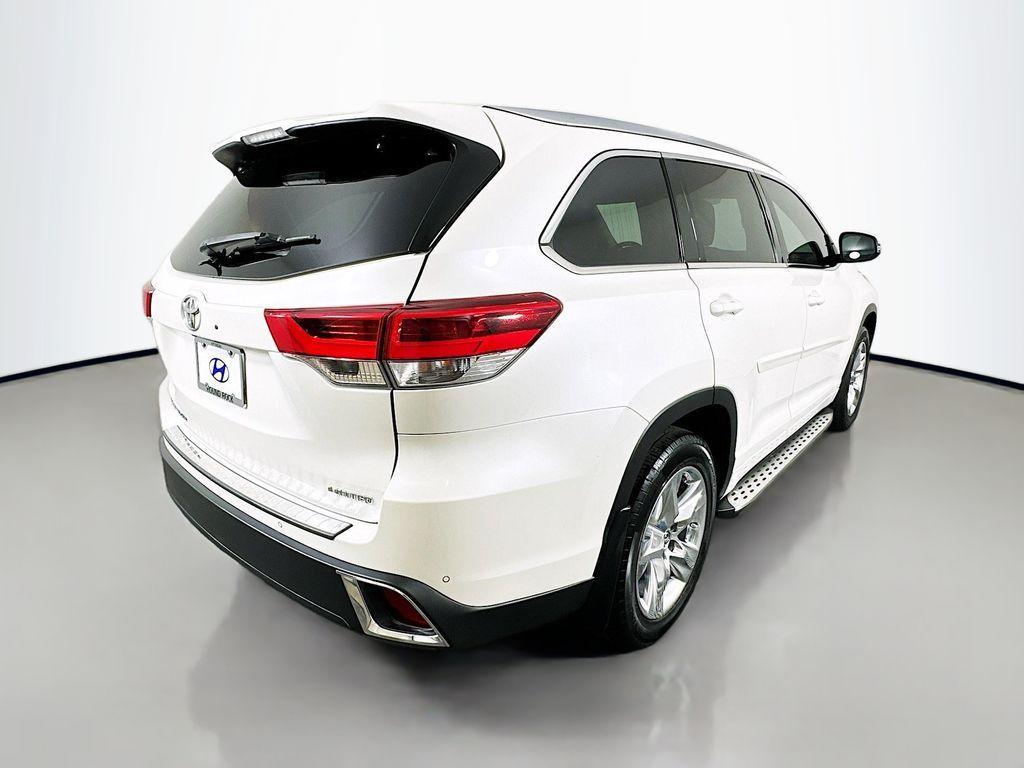 used 2018 Toyota Highlander car, priced at $25,399