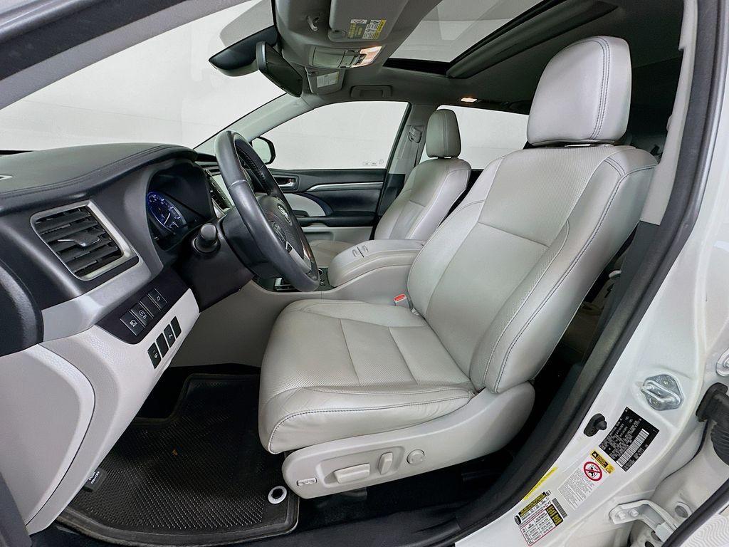 used 2018 Toyota Highlander car, priced at $25,399