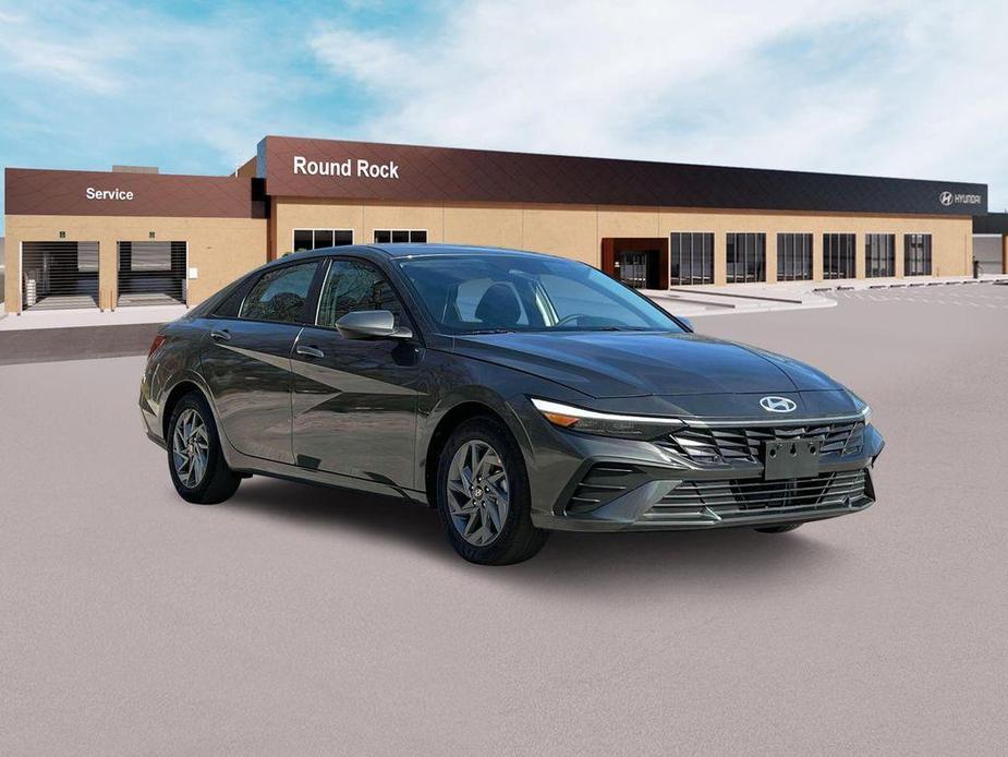 new 2025 Hyundai Elantra HEV car, priced at $26,705