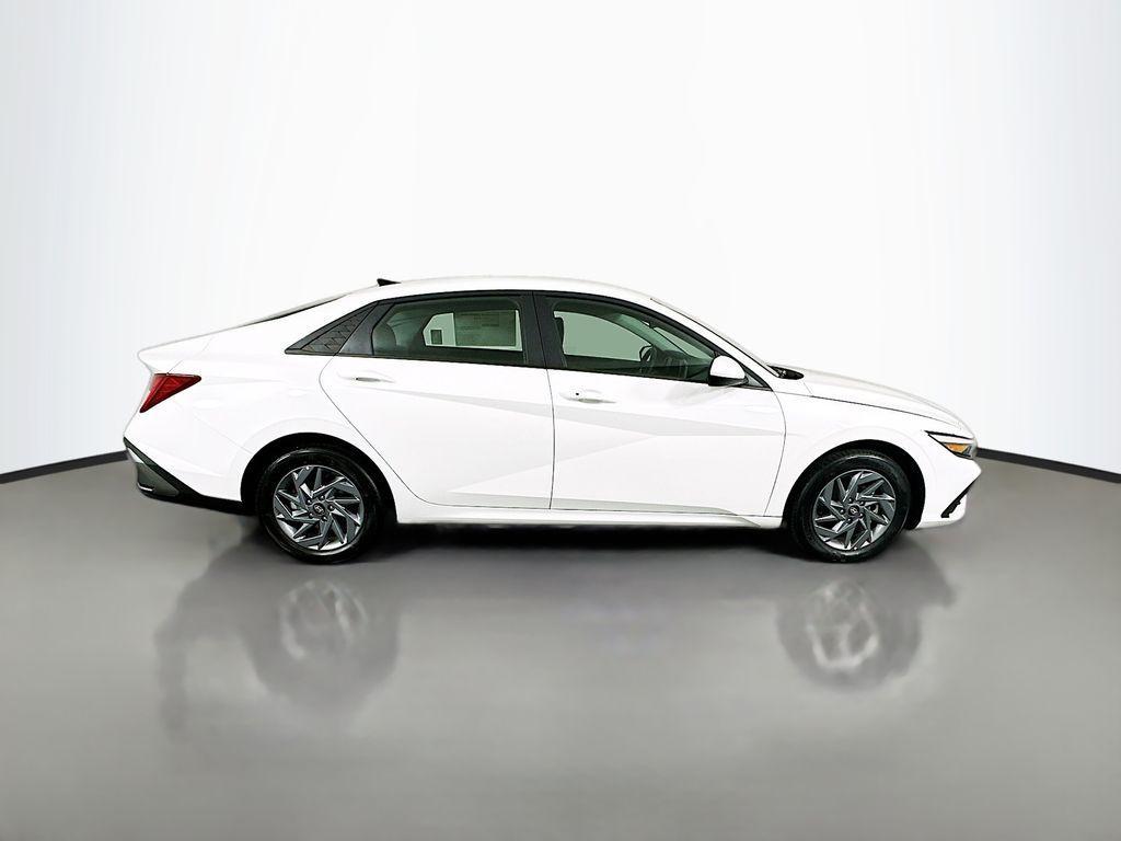 new 2025 Hyundai Elantra HEV car, priced at $27,210