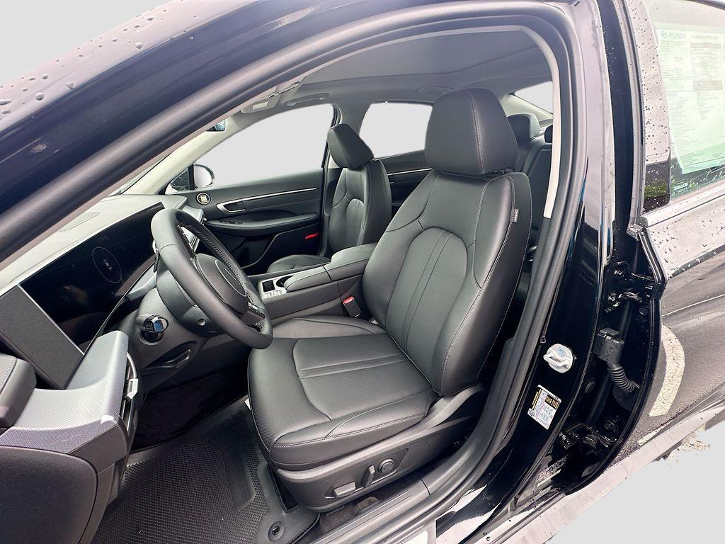 new 2025 Hyundai Sonata Hybrid car, priced at $39,475