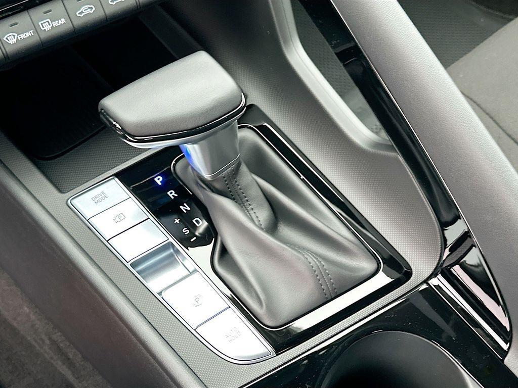 new 2025 Hyundai Elantra car, priced at $27,710
