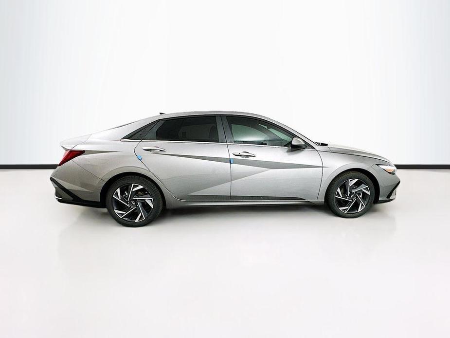 new 2024 Hyundai Elantra car, priced at $26,985